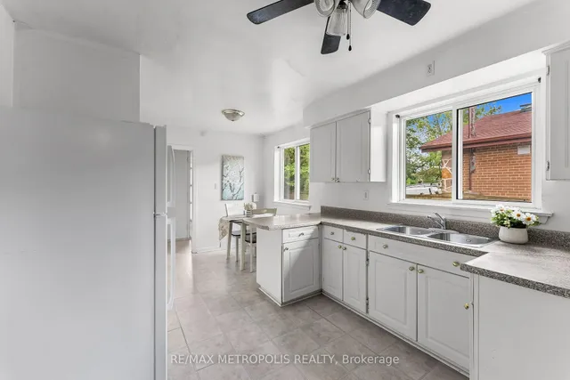 Additional image 14 of 154 Fitzgibbon Ave