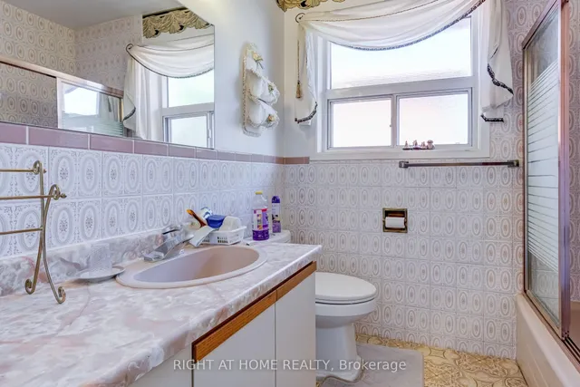 Additional image 11 of 124 Clairton Cres