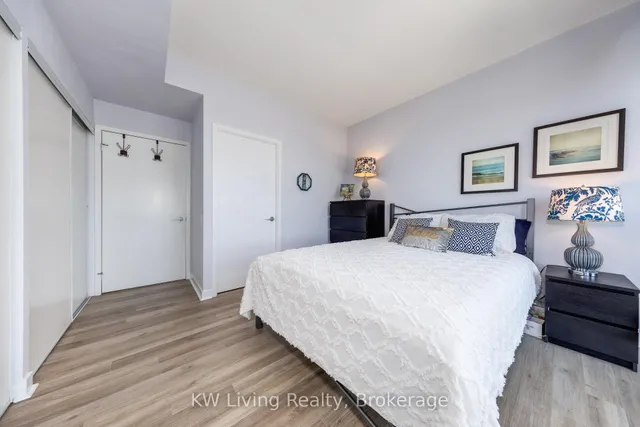 Additional image 17 of 33 Singer Crt Unit 2702