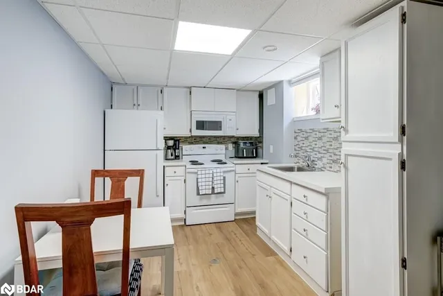 Additional image 23 of 42 Terrace Dr