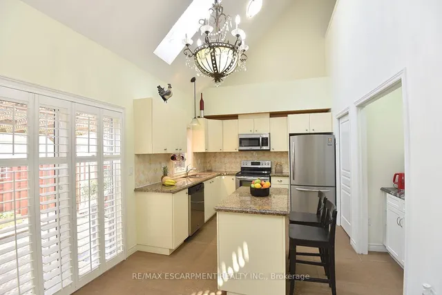 Additional image 11 of 8 Valiant Circ