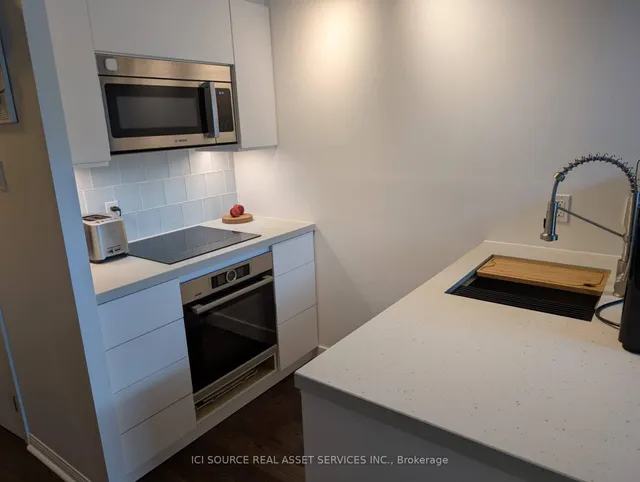 Additional image 10 of 954 King St Unit 319