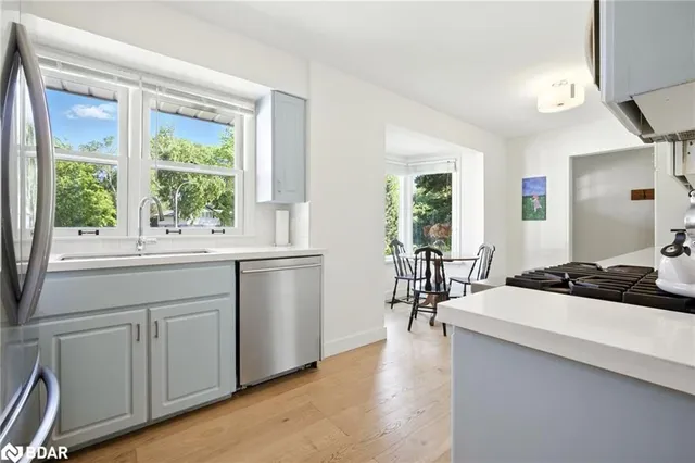 Additional image 11 of 247 Elmhurst Cres