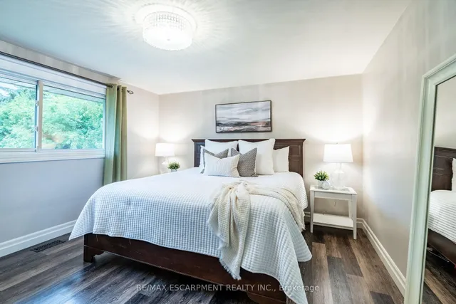 Additional image 15 of 5195 Cedarbook Cres