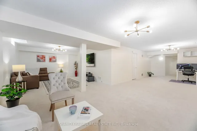 Additional image 38 of 355 Bessborough Dr