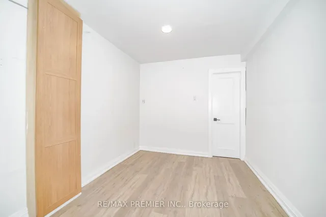 Additional image 10 of 2901 Jane St Unit Unit 106