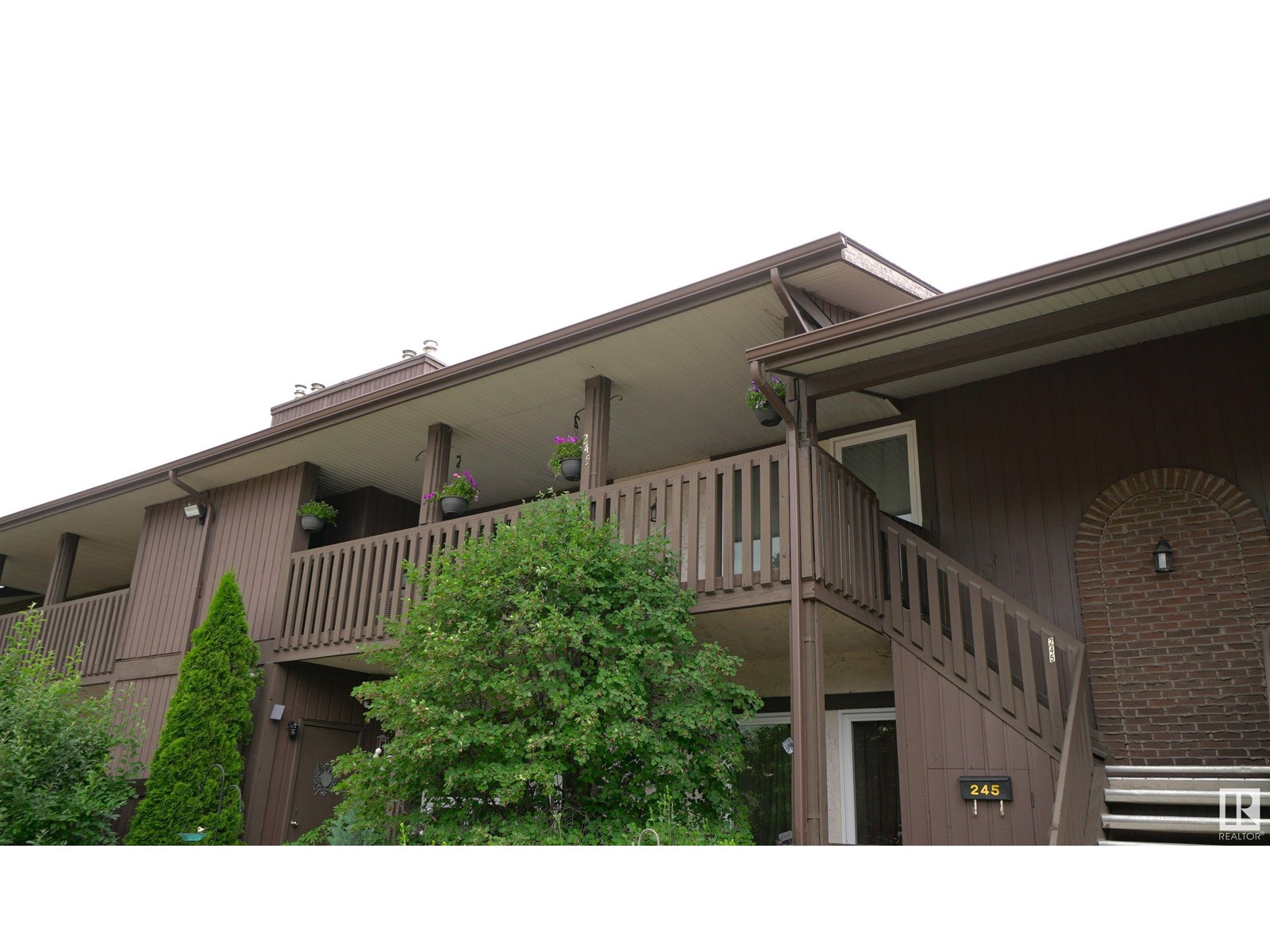 245 SURREY GARDENS GD NW|Edmonton, Alberta T5T1Z3
