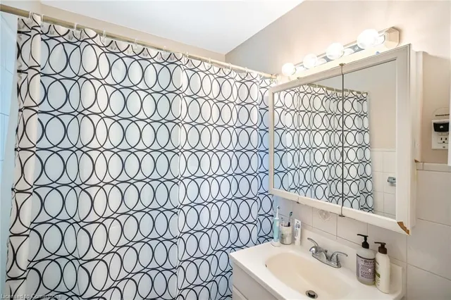 Additional image 16 of 73 Welbourn Dr