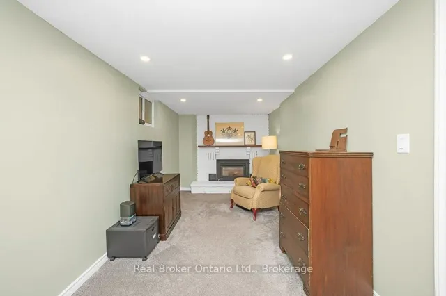 Additional image 16 of 2302 Malcolm Cres