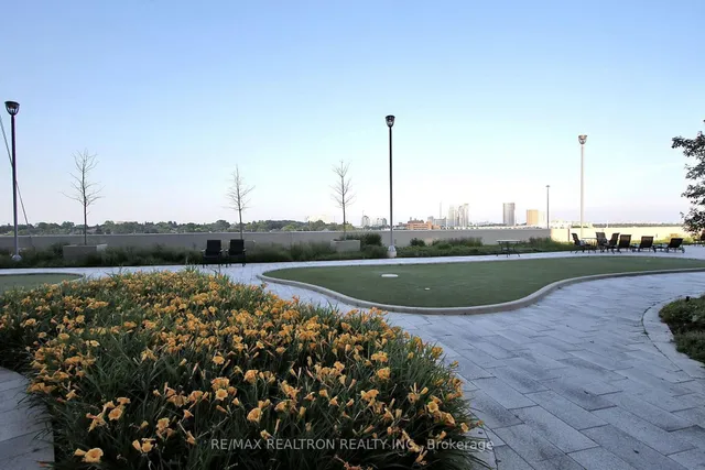 Additional image 23 of 125 Village Green Sq Unit 911