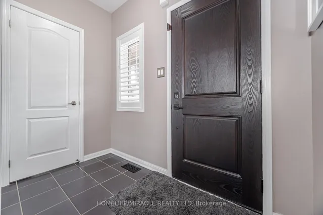 Additional image 8 of 115 Vanhorne Clse