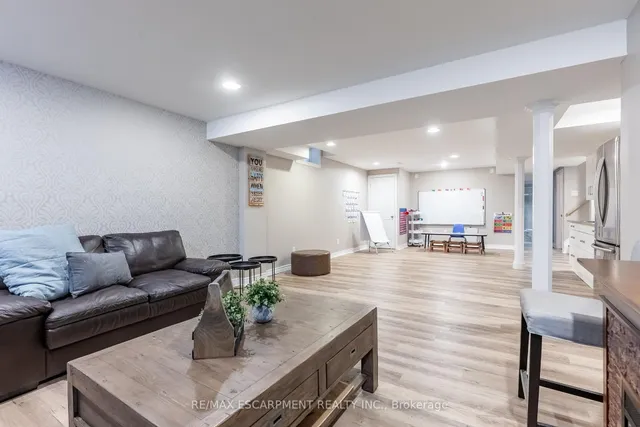 Additional image 37 of 40 Premier Rd