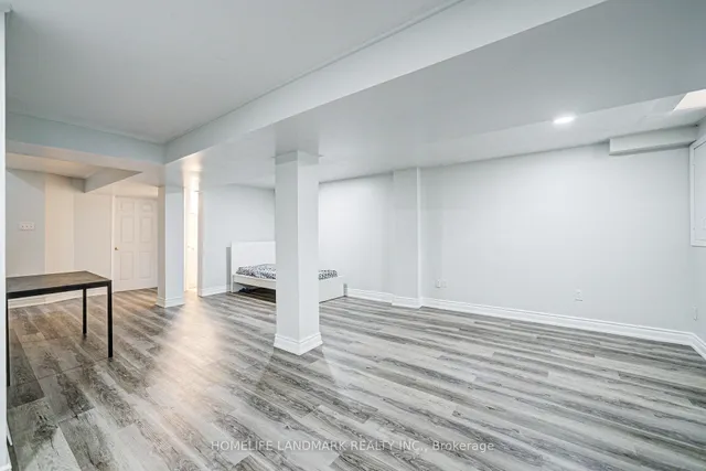 Additional image 42 of 2006 Glenada Cres Unit 27