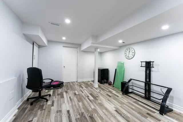 Additional image 31 of 40 Yellowknife Rd