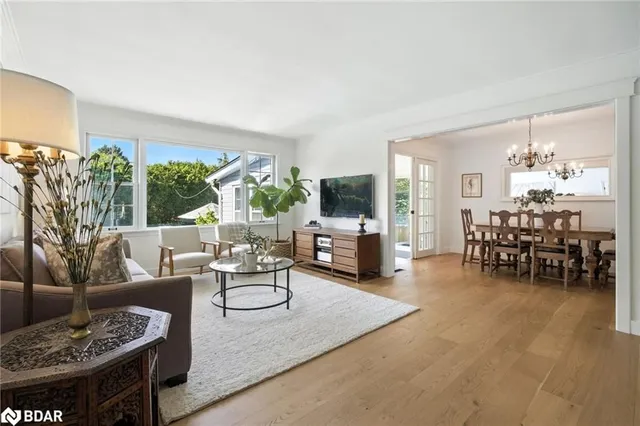 Additional image 13 of 247 Elmhurst Cres