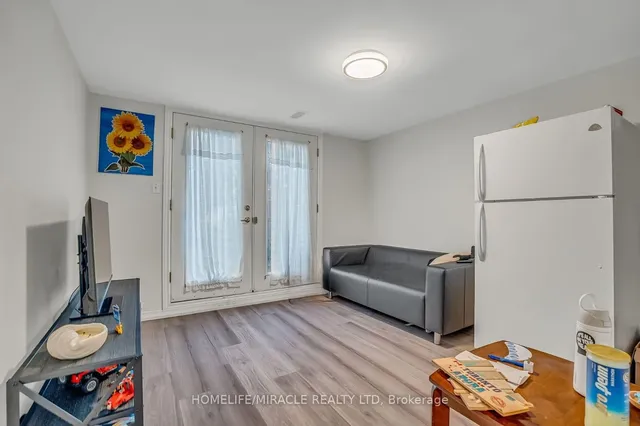 Additional image 25 of 102 Micmac Cres