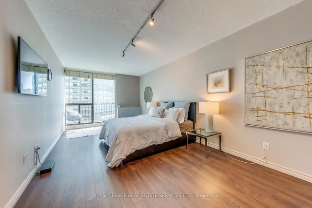 Additional image 37 of 33 Harbour Sq Unit 1032