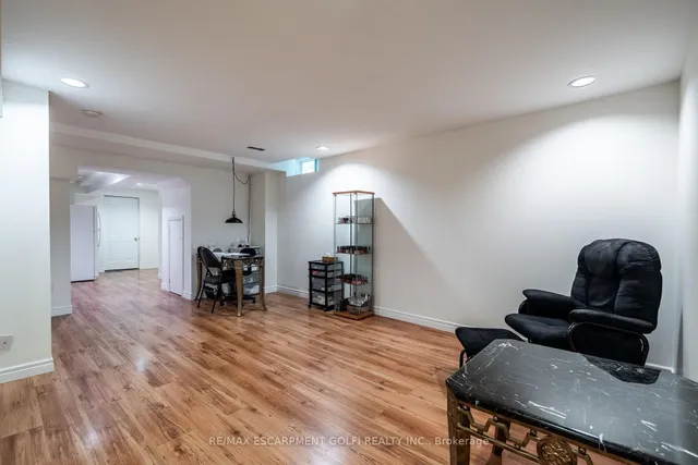 Additional image 32 of 200 SIRENTE Dr