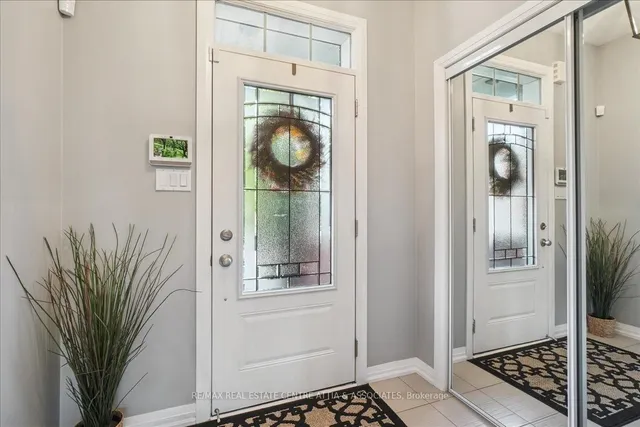 房产图片 3 - 755 Banks Cres