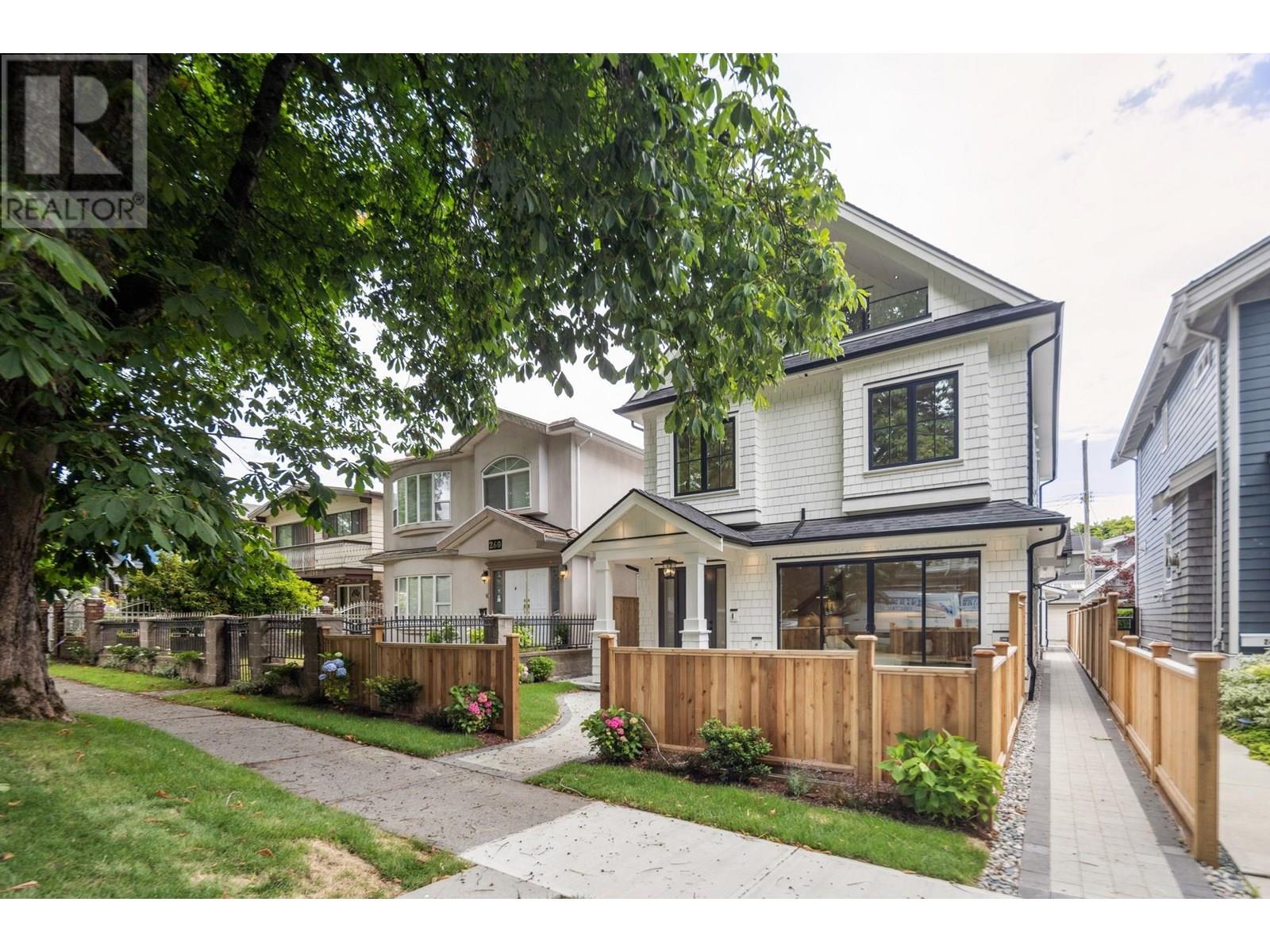 2 250 E 39TH AVENUE|Vancouver, British Columbia V5W1K2