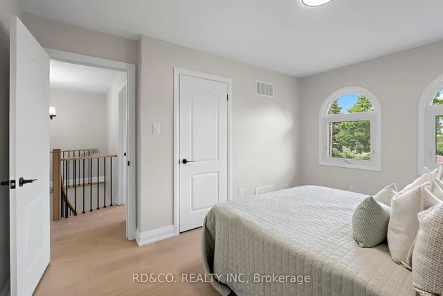 Additional image 32 of 114 Agincourt Dr