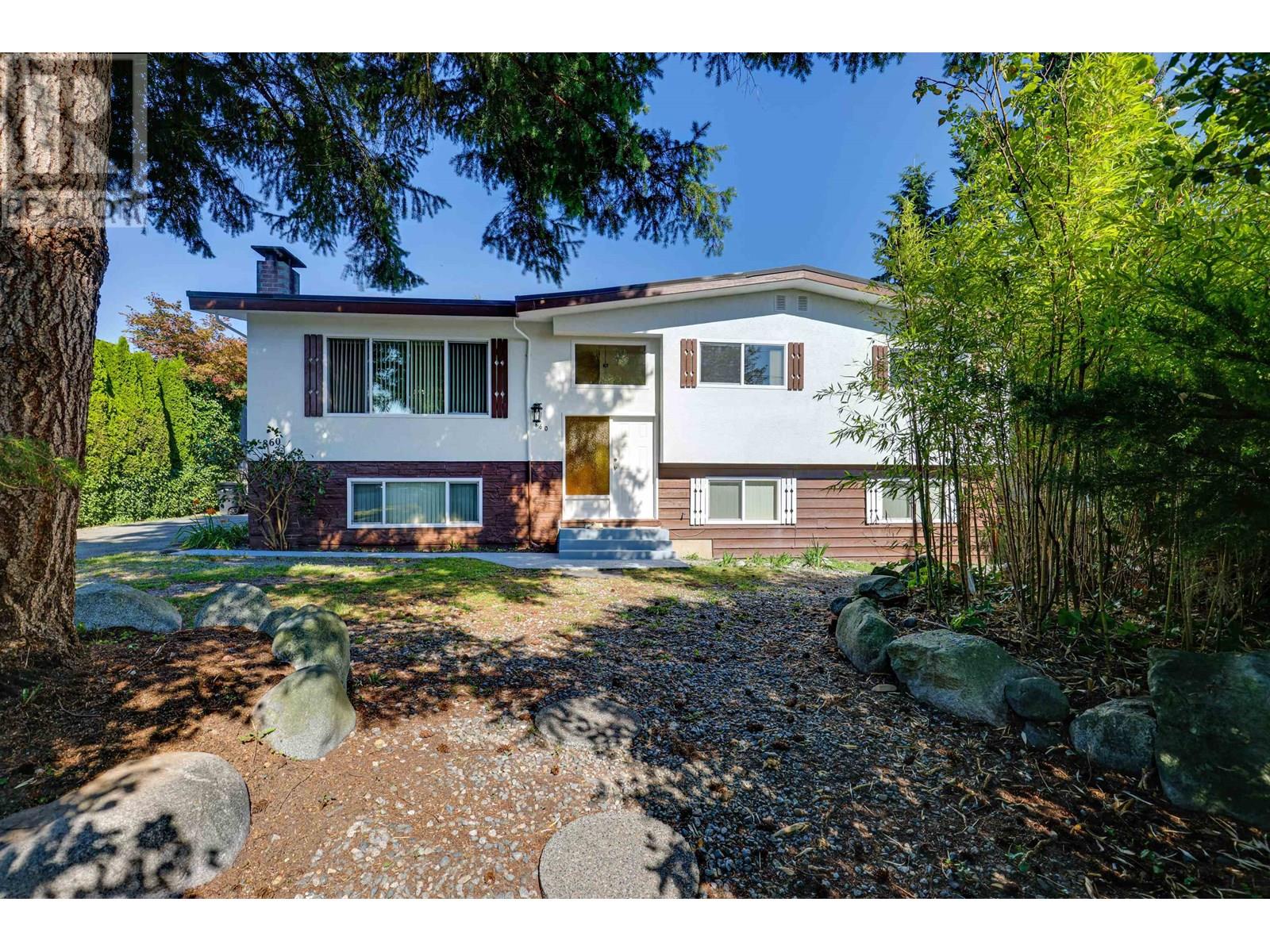 860 HOWARD AVENUE|Burnaby, British Columbia V5B3R6