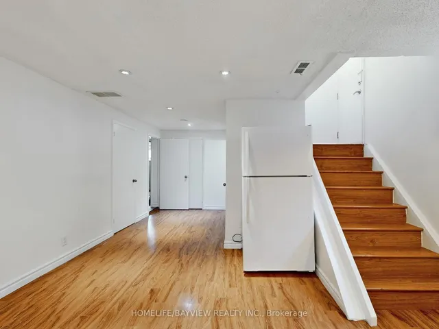 Additional image 32 of 40 Tollerton Ave