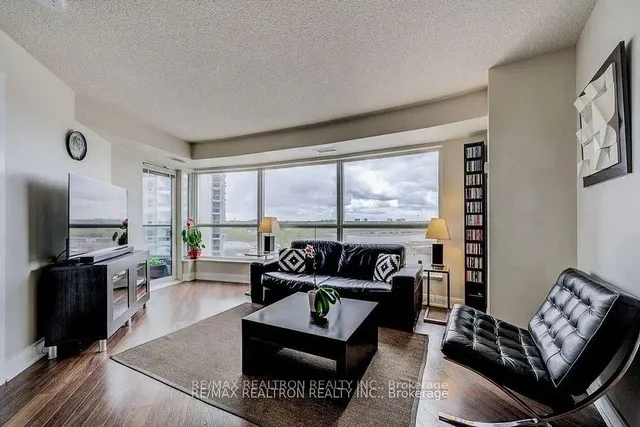 房产图片 5 - 多伦多市村绿广场135号824单元