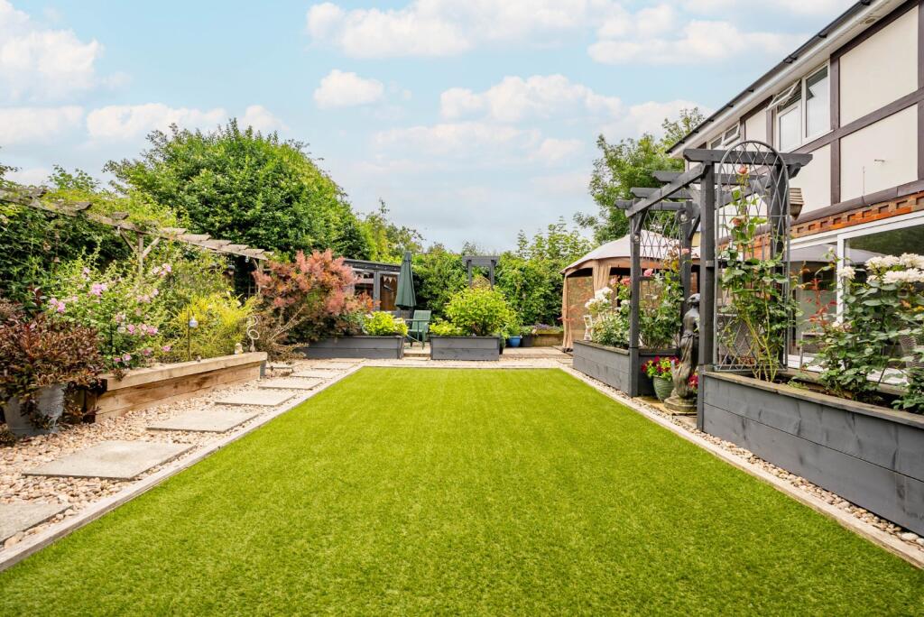 Additional image 21 of Pilgrim Close, Park Street, St. Albans, Hertfordshire, AL2