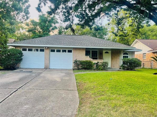 7414 Log View Dr, Houston, TX 77040
