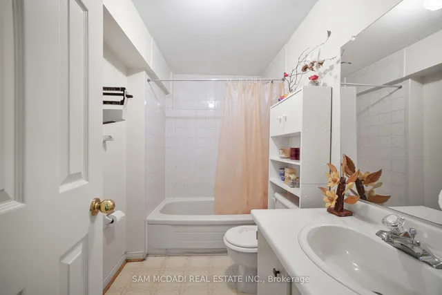 Additional image 41 of 7 Vogue Cres