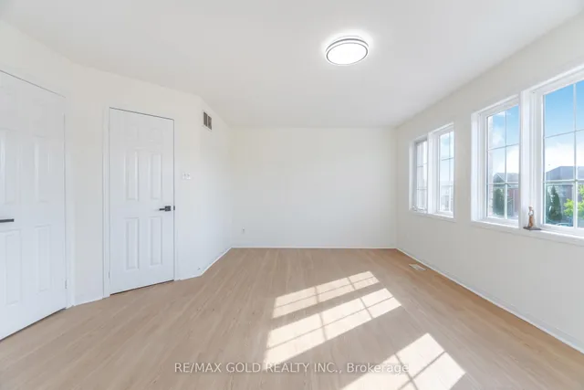 Additional image 30 of 32 Hollybush St