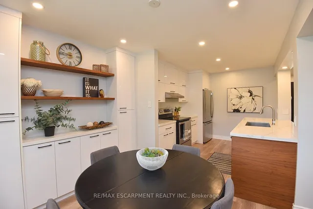 Additional image 17 of 459 Woodview Rd Unit 4