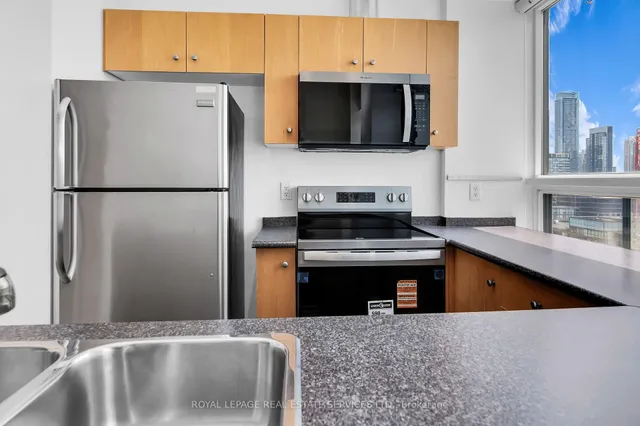 Additional image 11 of 700 King St Unit PH13