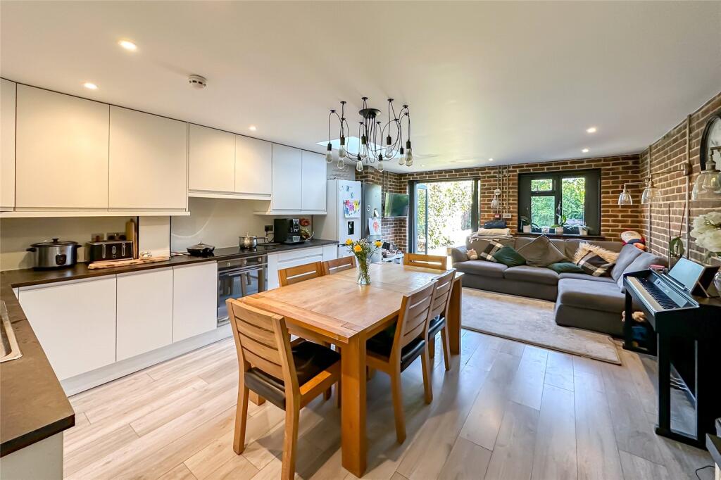 Additional image 18 of Leyland Avenue, St. Albans, Hertfordshire, AL1