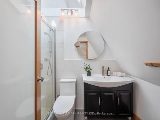 Additional image 32 of 81 Woodycrest Ave