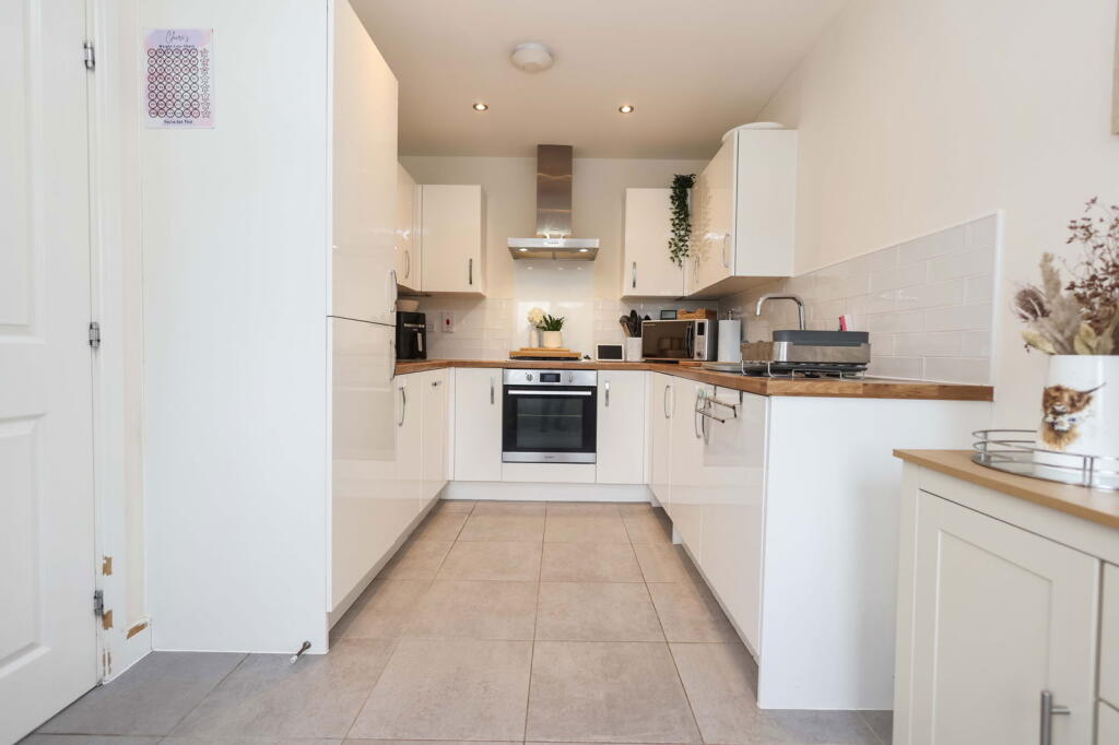 Additional image 3 of Compton Way B33