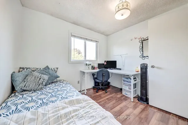 Additional image 31 of 88 Courtleigh Sq