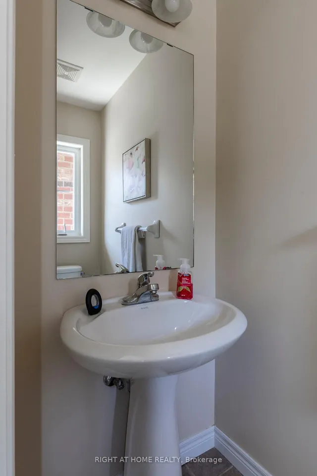 Additional image 7 of 56 Marina Point Cres