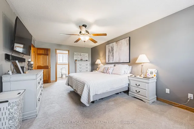 Additional image 22 of 185 COMFORT Crt