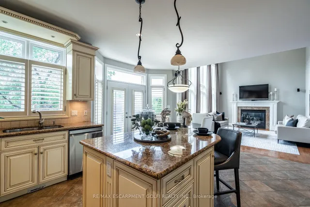 Additional image 11 of 44 Parkmanor Dr