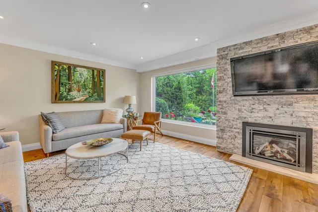 Additional image 9 of 53 Decarie Circ