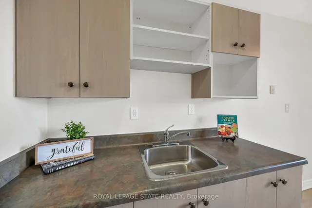 Additional image 15 of 81 Charlton Ave Unit 702