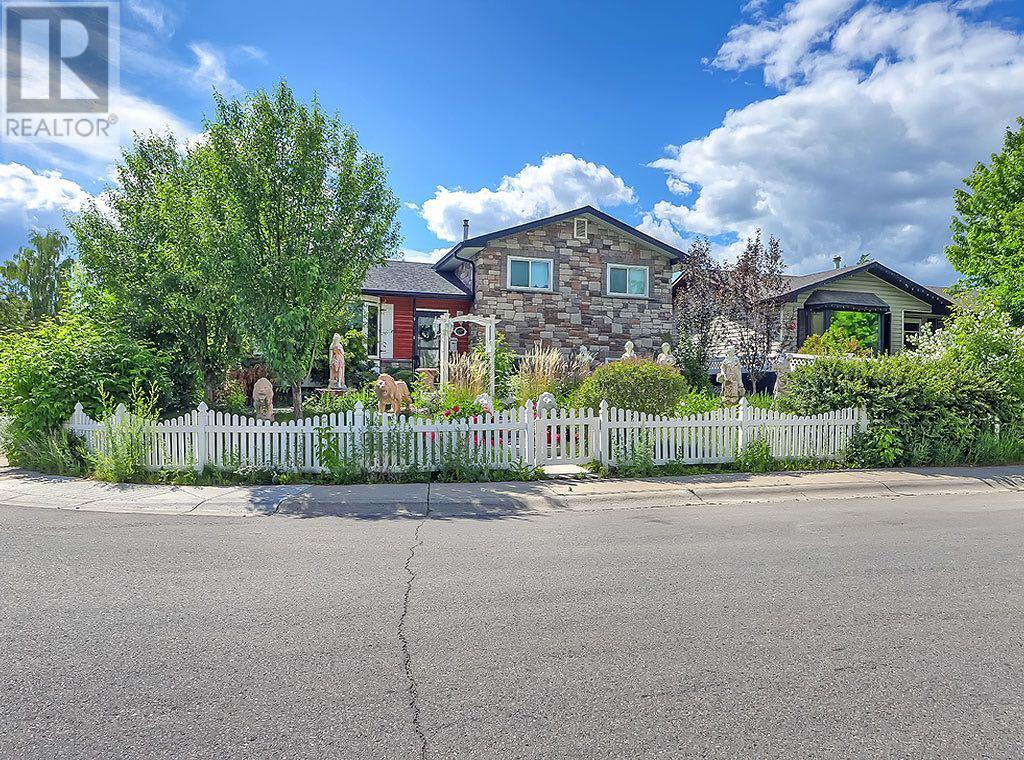 1727 41 Street NE|Calgary, Alberta T1Y2L4