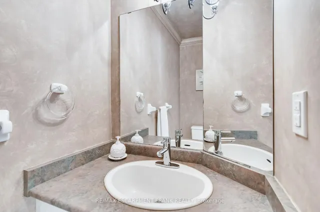 Additional image 25 of 205 Portage Lane