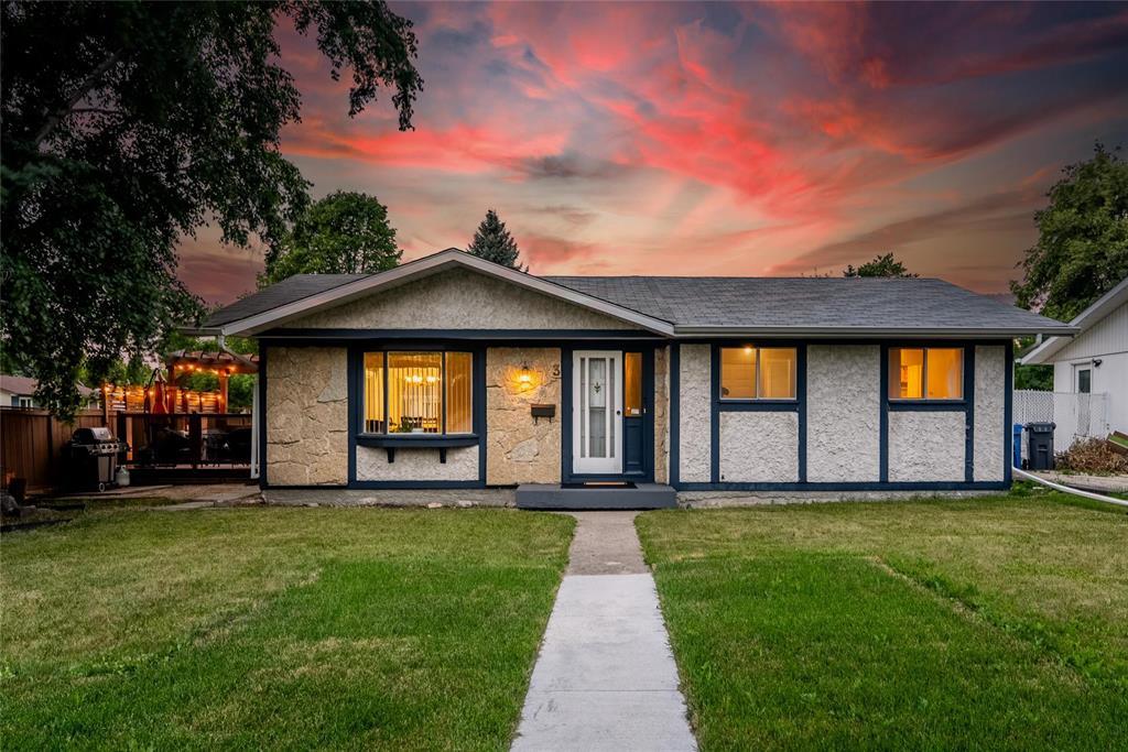 3 Summerfield Way|Winnipeg, Manitoba R2G2B1