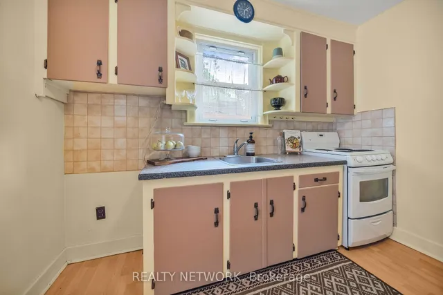 Additional image 18 of 549 Upper Wentworth St
