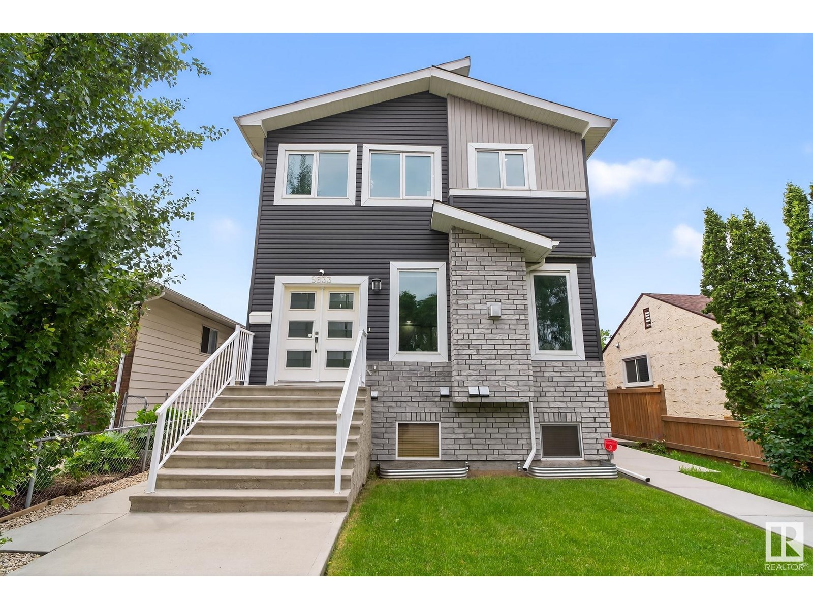 9833 76 AV NW|Edmonton, Alberta T6E1K6