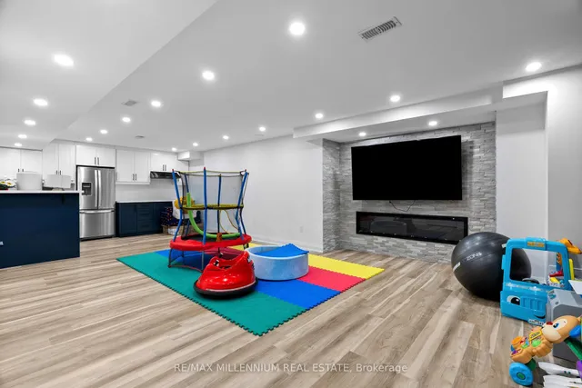 Additional image 34 of 51 Legendary Circ