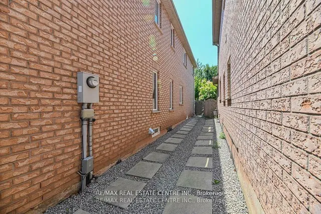 Additional image 39 of 2498 Longridge Cres